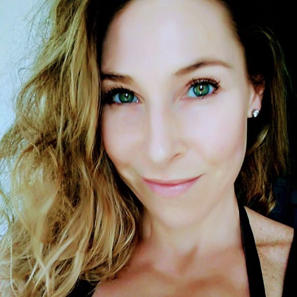 Meet your Posher, Leslie - Picture 1 of 1